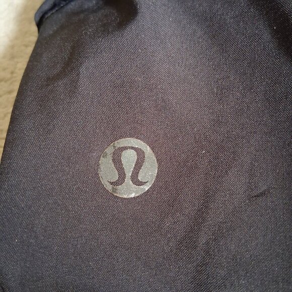 Lululemon Women's Size 8 Black Low Rise Speed Up Shorts - Picture 8 of 12